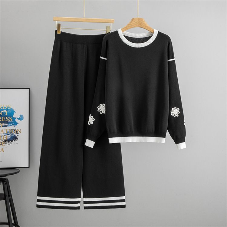Completo elegante con maglione lavorato a maglia e pantaloni a gamba larga - Ricamo floreale, completo casual chic in due pezzi (disegno a righe e jacquard, misto viscosa e poliestere)_voghion.com