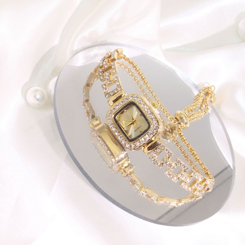 Damarmbandsur Diamantinfattad Liten fyrkantig klocka Enkel moderiktig dragsnörearmband Damkvartsklocka Hög utseendenivå_voghion.com