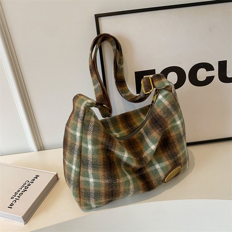 Nuova borsa a tracolla in stile americano per donna, borsa a tracolla in lana scozzese autunnale e invernale, zaino per ragazze alla moda di nicchia_voghion.com