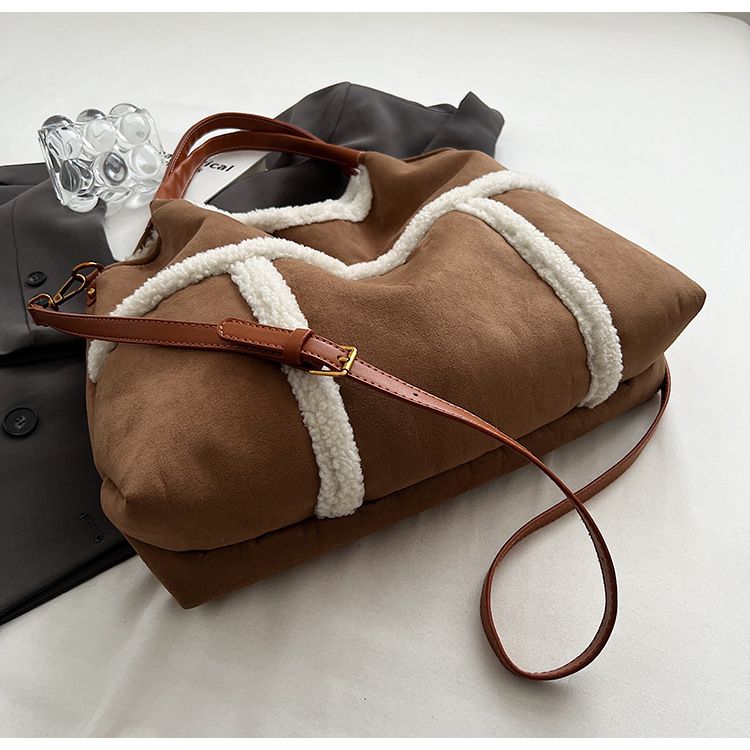 2024 lamb wool splicing mother child feminine temperament, autumn and winter single shoulder crossbody bag, plush_voghion.com