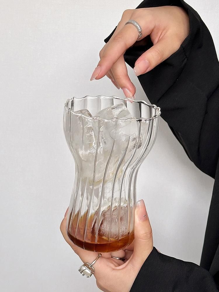 Tazza alta trasparente per infusione a freddo con nicchia per acqua in vetro a strisce verticali irregolari INS Coffee di alto valore_voghion.com