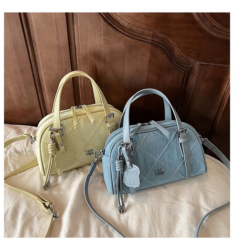 Borsa da donna con design di nicchia, ricamo a diamante, borsa in denim azzurro chiaro, borsa a tracolla da donna, borsa a cuscino_voghion.com