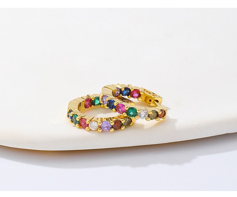 Orecchini retrò intarsiati con zirconi color arcobaleno_voghion.com