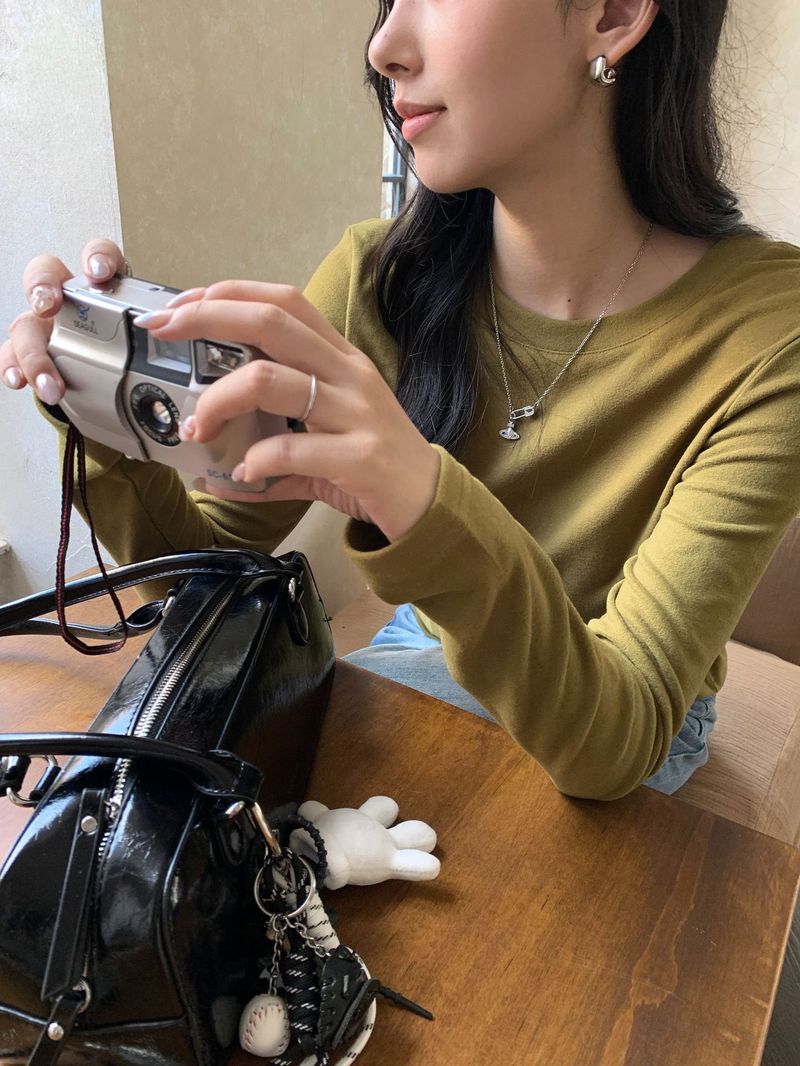 ragazza Huang Zheng Basic Korean Style Slim Fit T-shirt a maniche lunghe Top Base Shirt per donna 124TT7008_voghion.com