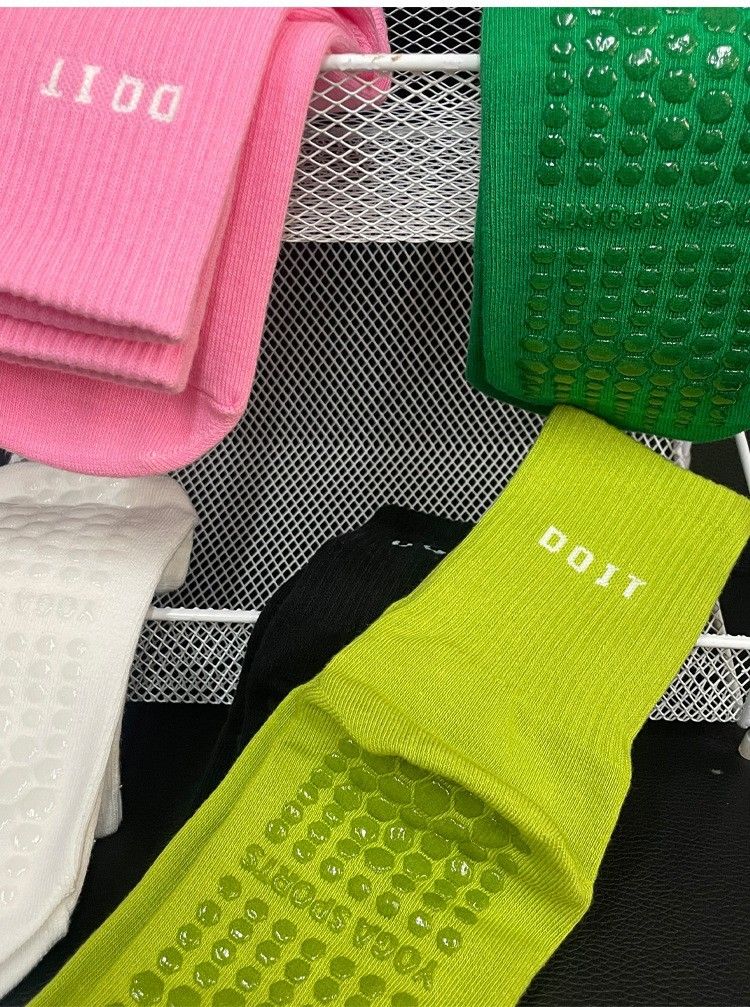Surge Yoga For Women Indoor Fitness Mid-Calf Sports Anti-Pilling Jump Exercise Silicone Non-Slip Floor Pilates Socks_voghion.com