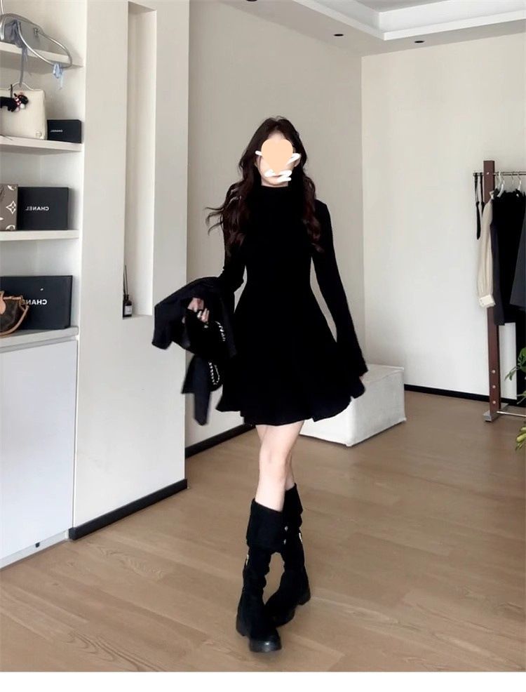 Jinchuan Chuan Lisun Schwarzes High-End-Kleid mit halbhohem Kragen, taillenabnehmenden ausgestellten Ärmeln und süß-würzigem Mädchenkleid_voghion.com