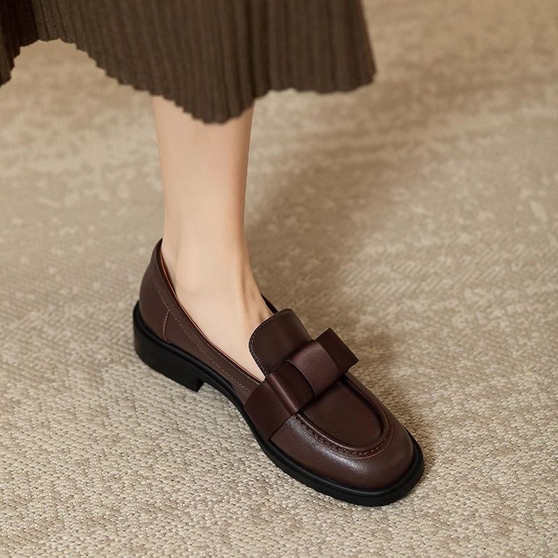 Mocassini con fiocco in stile britannico 2025 Primavera e autunno Nuovo arrivo Scarpe in pelle vintage Tacco basso Scarpe basse abbinate da donna_voghion.com