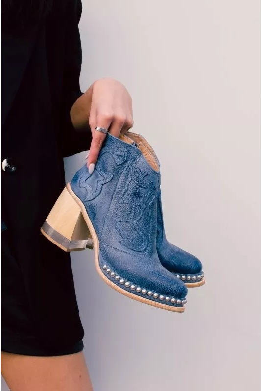 2023 Style Ladies Pointed Cowboy Boots Black Fashion High Heel Ankle Boots Embroidered Rivet Punk Style Short Boots Plus_voghion.com