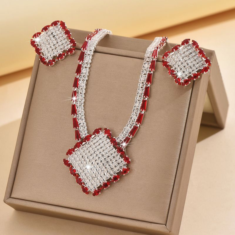 Set di gioielli da donna, set di gioielli alla moda, collana e orecchini di lusso con strass scintillanti, gioielli alla moda con nappe a forma di ventaglio per le donne_voghion.com
