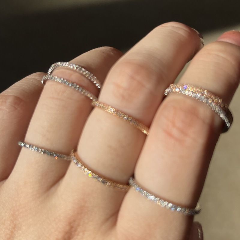 Anello sottile con mini diamanti scintillanti colorati impilabile, personalità della moda coreana Ins Niche_voghion.com