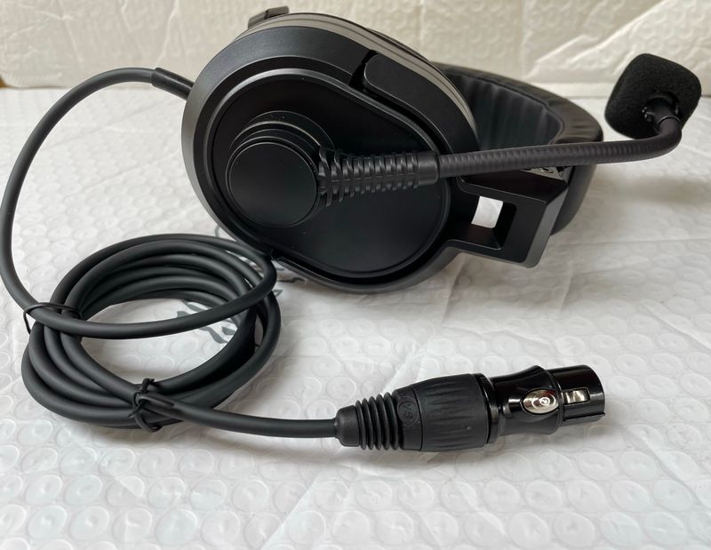 Auriculares con conector macho de cuatro núcleos_voghion.com