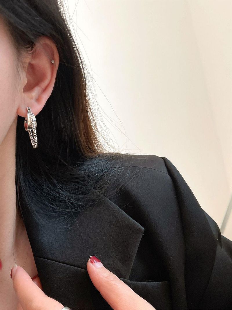 Pendientes de borla con hebilla de cadena, versión coreana, estilo chica sexy, estilo nicho, de alta gama, ligeros y lujosos._voghion.com