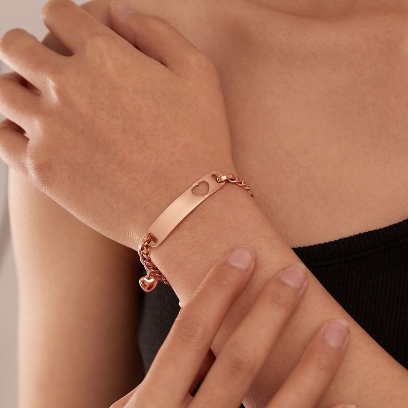 Bracciale in acciaio al titanio con superficie liscia in acciaio inossidabile con scritta "Love Hollow" e incisione su nicchia per donna_voghion.com