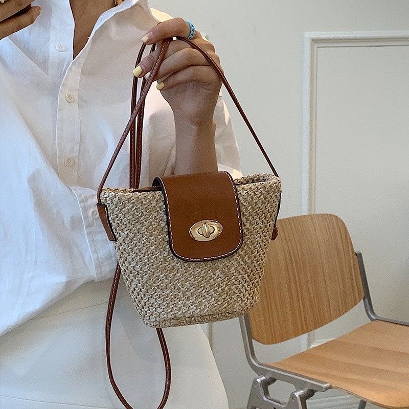Französisches Nischendesign für Frauen Sommer 2022 Neue trendige Mode Gewebte Crossbody Vielseitige Stroh-Strandtasche_voghion.com