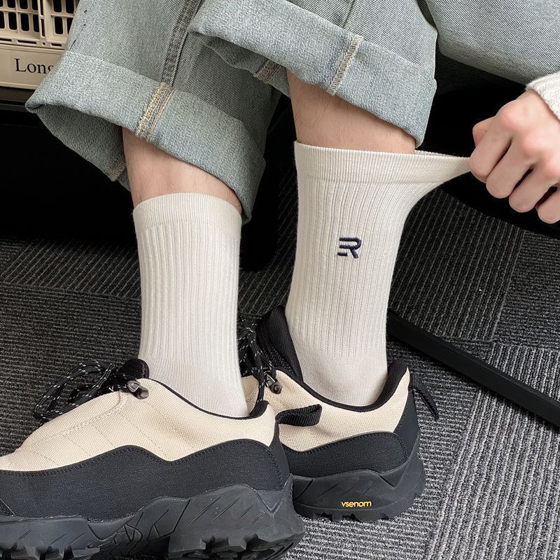 Calzini da uomo autunnali, nuovi, a righe verticali, con ricamo inglese, design semplice, calzini a tubo medio, all'ingrosso, in cotone pettinato, sportivi, da uomo_voghion.com
