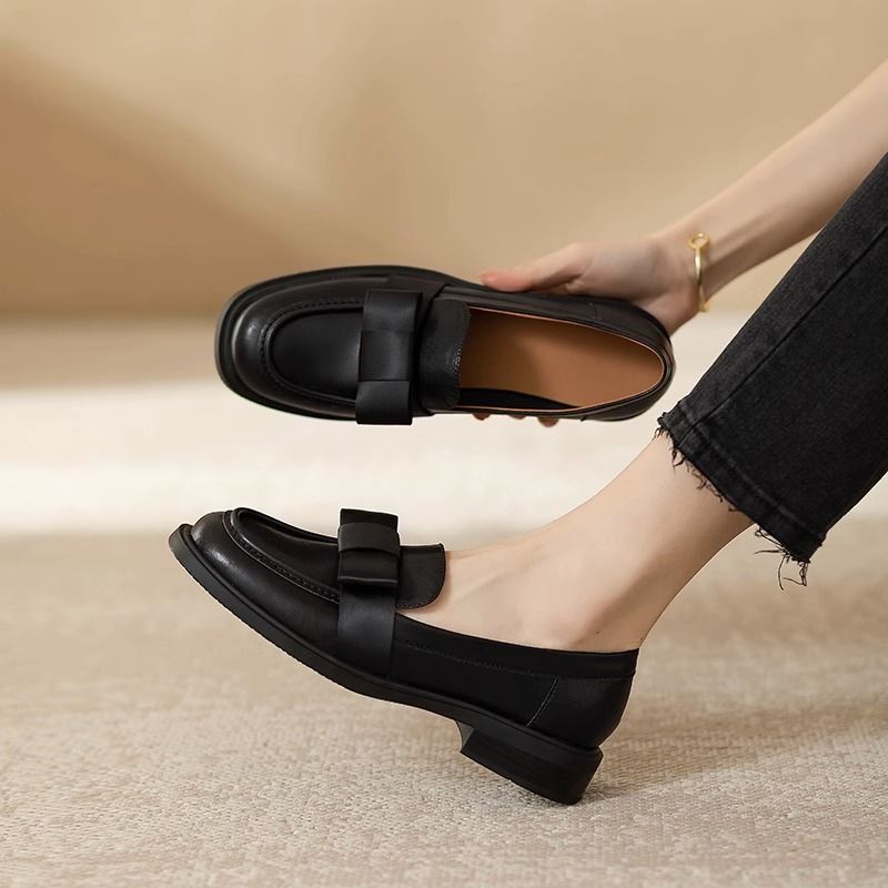 Mocassini con fiocco in stile britannico 2025 Primavera e autunno Nuovo arrivo Scarpe in pelle vintage Tacco basso Scarpe basse abbinate da donna_voghion.com
