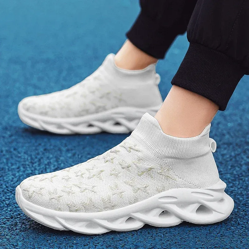 Herren Laufschuhe Sommer Neue Gestrickte Socken Atmungsaktive Freizeitschuhe Männer Bequeme Sportschuhe_voghion.com