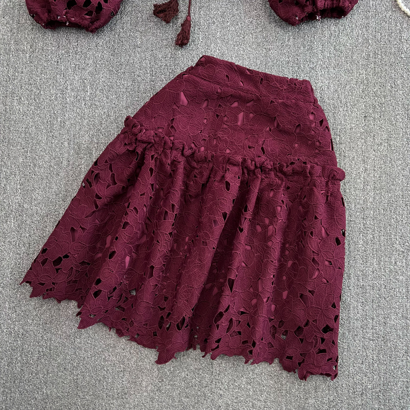 Conjunto feminino de duas peças com camisa curta e manga lanterna, cintura alta e saia justa em A_voghion.com