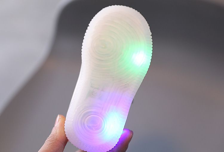 Roupas infantis Primavera e outono tênis de bebê para meninas de 1 a 6 anos 3 meninos sapatos iluminados sapatos para crianças bebês sola macia sapatos brancos da moda_voghion.com