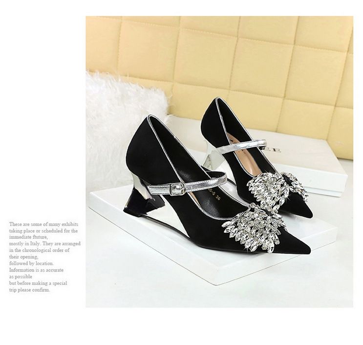 2905-H72 Korean Version Light Luxury Pointed Toe Wedge Heel With Water Diamond Bow Decoration Contrasting Color Design_voghion.com