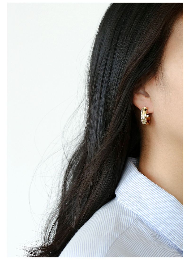 1 paio di orecchini a bottone in stile semplice casual con intarsi geometrici in rame e zirconi placcati in oro bianco 14 carati_voghion.com