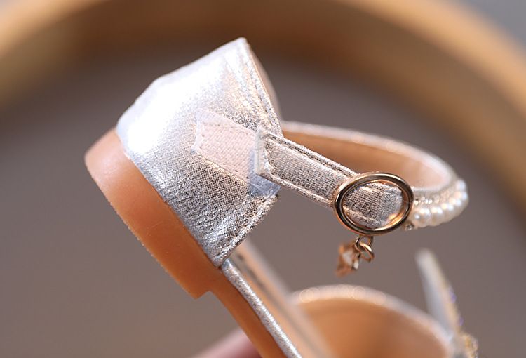 Mamma e bambini Sandali per bambini con fiocco grande e strass carini con punta chiusa 2024 estate nuovo stile scarpe da principessa per ragazze scarpe in pelle cava alla moda_voghion.com