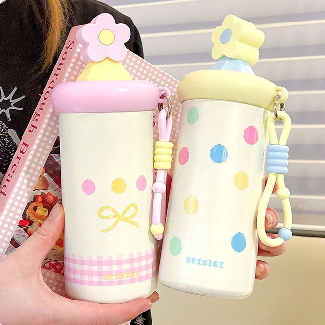Neuer isolierter Trinkbecher mit Blumenmuster für Mädchen (2025) – Hochwertiger Trinkbecher mit Strohhalm, großem Fassungsvermögen und Tragegriff_voghion.com