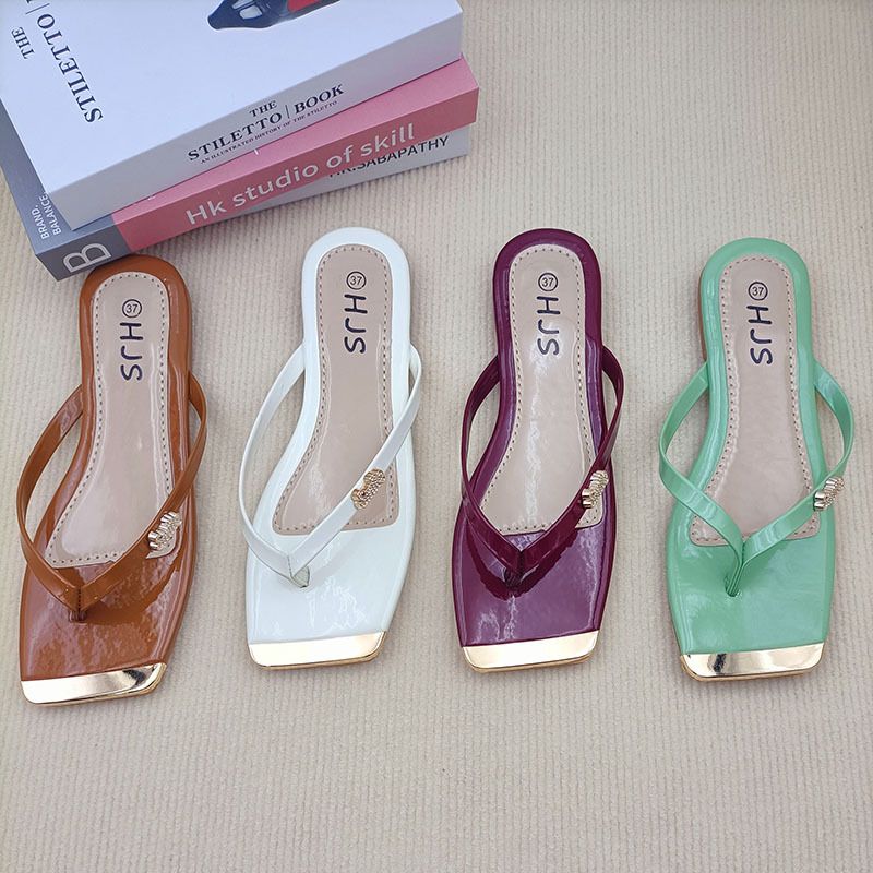 New Simple And Elegant Outdoor Women's Flat Sandals Lightweight Non-Slip Beach Shoes Versatile French Style Toe Clip_voghion.com