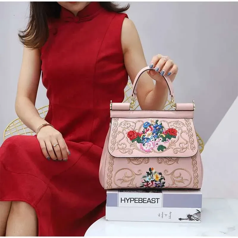 Designer 2025 Marke Bestickte Handtasche im chinesischen Stil Design Damen Crossbody Schulter Exquisites elegantes Muttergeschenk_voghion.com