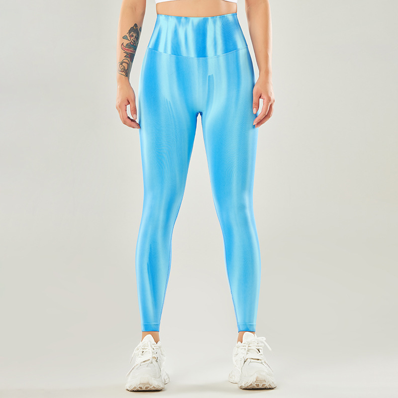 Set de îmbrăcăminte de yoga în stoc, sutien sport, pantaloni scurți de yoga fără cusături, pantaloni de yoga colorați, set de trei piese de îmbrăcăminte pentru yoga Aurora_voghion.com