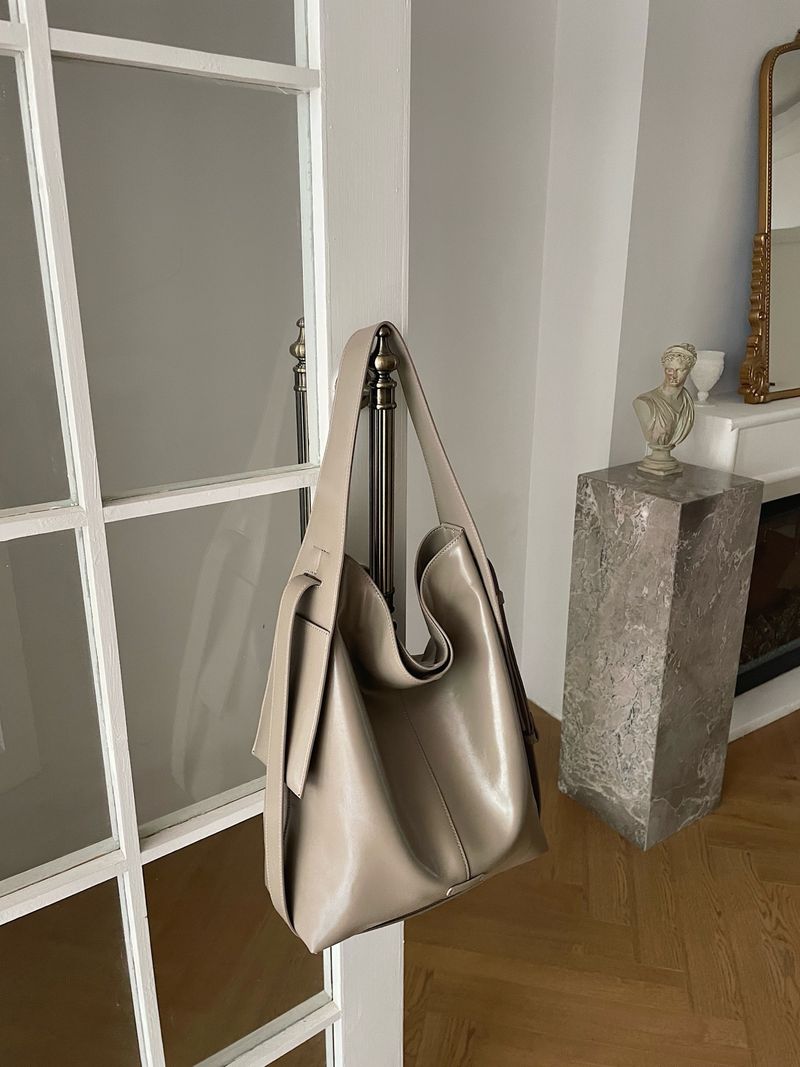 Borsa a secchiello e a tracolla da donna, primavera ed estate 2025_voghion.com