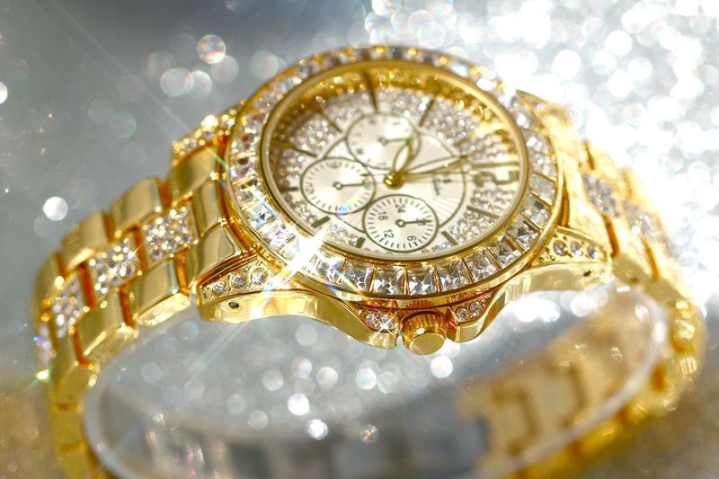 Women's Elegant Square Diamond Watch With Sparkling Crystals, Quartz Movement, Stainless Steel Clasp, Mineral Glass, 38mm Round Dial, Water Resistant_voghion.com