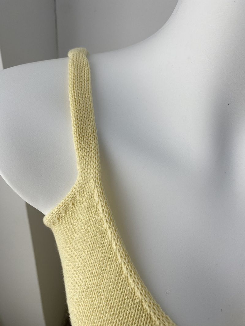 Completo sexy da donna con scollo a V profondo e bretelle, cardigan in maglia morbida e completo Lazy Chic_voghion.com