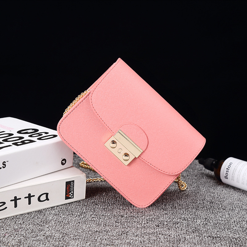 Sacs pour femmes 2023 printemps et été nouveau style chaîne petit sac carré sac à bandoulière de style européen et américain sac à bandoulière mini sac pour téléphone portable_voghion.com