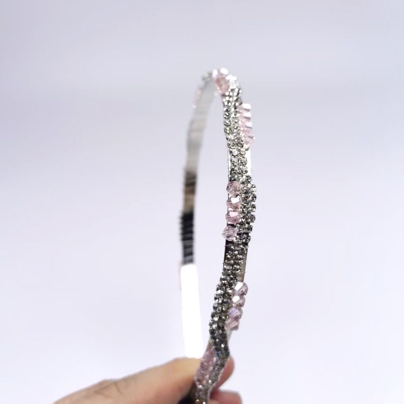 Cerchietto di cristallo con due file di strass, piccolo accessorio per capelli intrecciato fatto a mano, elegante accessorio primaverile da donna_voghion.com