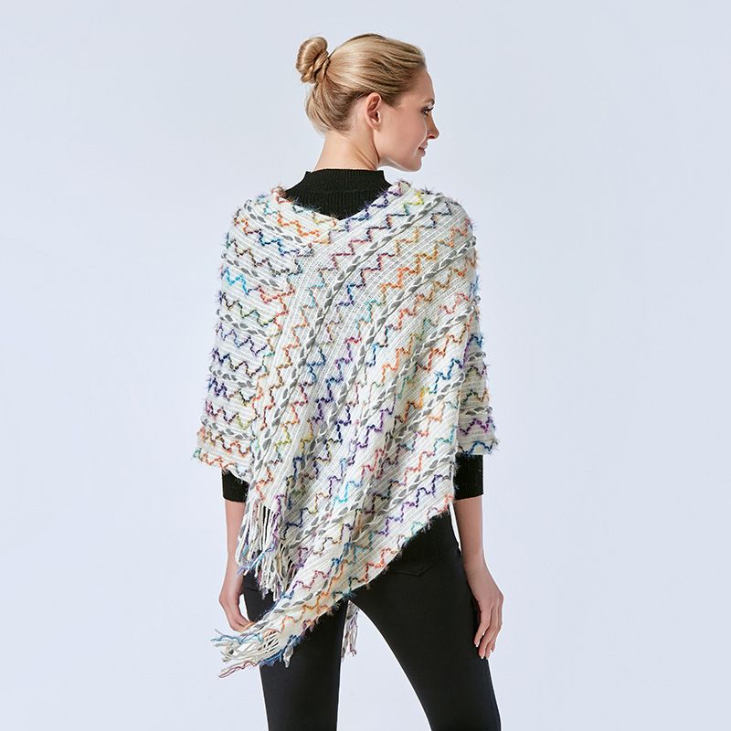 Slouchy damessjaal-cape-trui met V-hals, effen golfmotief en kwastjes_voghion.com
