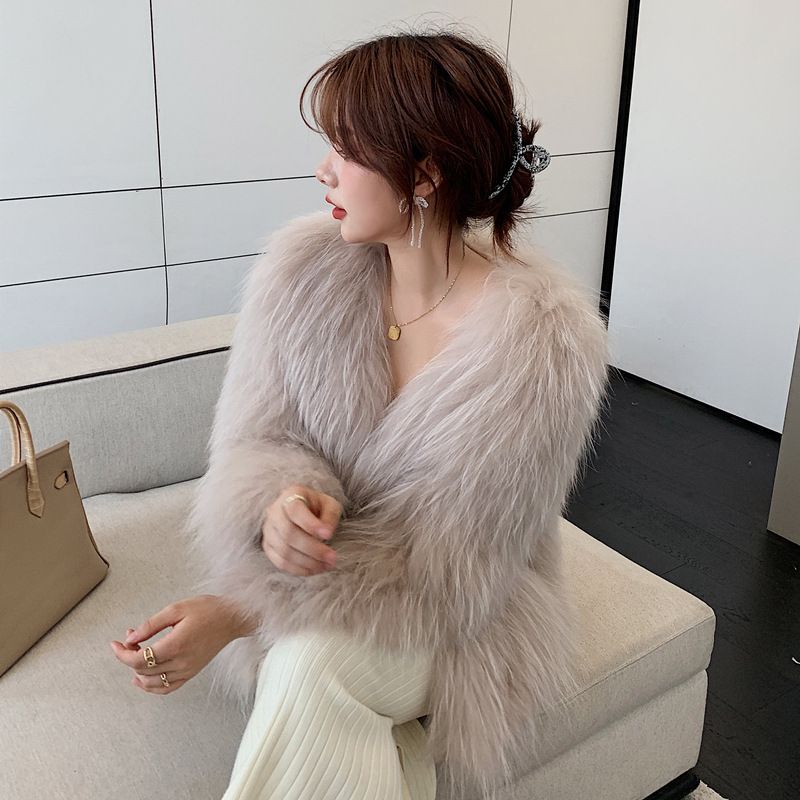 Cappotto corto invernale da donna in pelliccia sintetica con fodera trapuntata - Capispalla comodo ed elegante nei colori crema, grigio, nero e latte_voghion.com