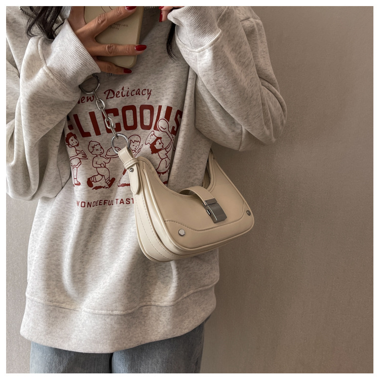 Retro Textur Mode kleine Tasche weiblich 2023 Frühling und Sommer Nischendesign Halbmondtasche lässig Pendeln All-Match Umhängetasche_voghion.com