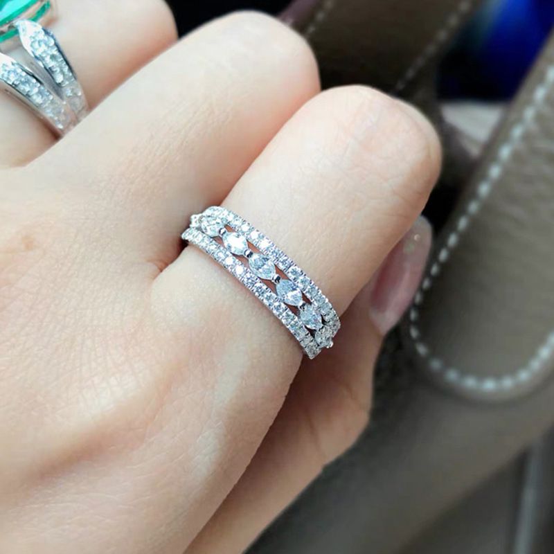 Cao Shis Nischendesign-Stil modisches Temperament Kupfer überzogenes Platin Halbkreis voller Diamant Pferdeauge Zirkon_voghion.com