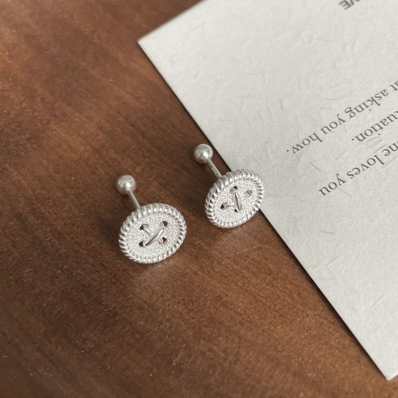 Minimalist INS-Style Pure Silver Button Stud Earrings - Korean-Inspired Niche Design For Fashionable Versatility_voghion.com