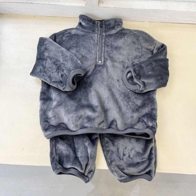 El terciopelo coralino del bebé del otoño/invierno de los muchachos de los pijamas de la franela de los niños fijó Homewear de las muchachas de los niños_voghion.com