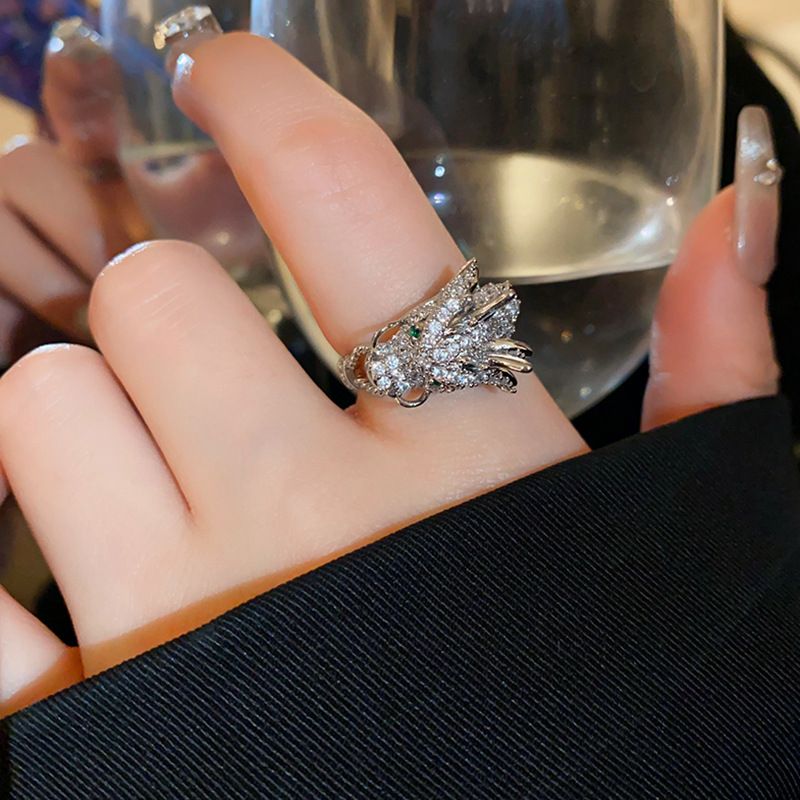 2024 Nuovo anello di apertura a forma di drago con zirconi cinesi Anello per dito indice dal design alla moda cinese-chic Abbigliamento di alta qualità_voghion.com
