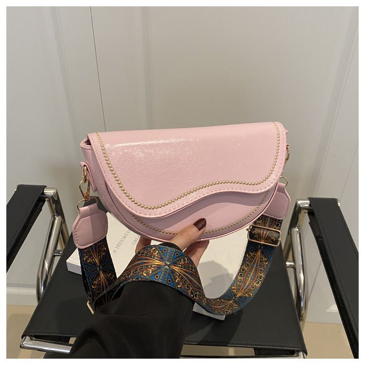 2025 Solid Color New Trendy Fashionable Simple Textured Wide Strap Crossbody Shoulder Women's Saddle Bag_voghion.com