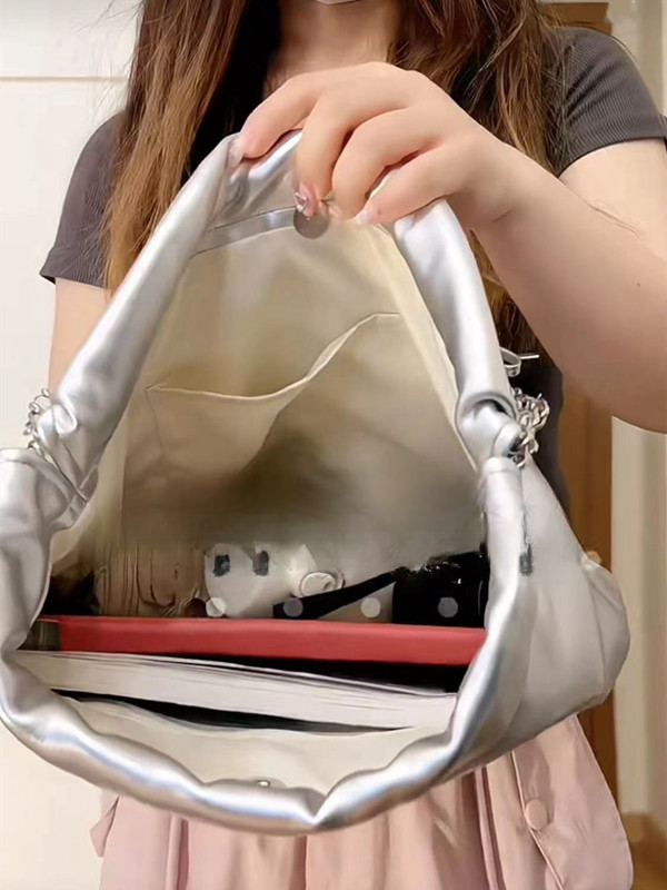 Borsa a tracolla con catena in argento con texture, da donna, estate 2025, nuova, alla moda, casual, adatta per pendolari di tutti i giorni_voghion.com