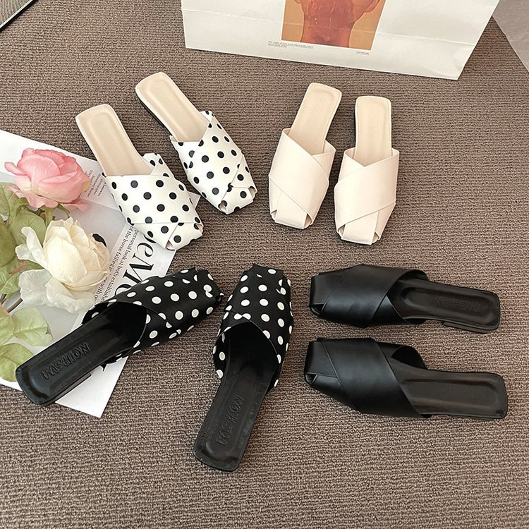 Zapatillas de mujer con puntera cubierta y lunares, sandalias con tiras cruzadas de cuero, sandalias con recortes, chanclas de verano 2022_voghion.com