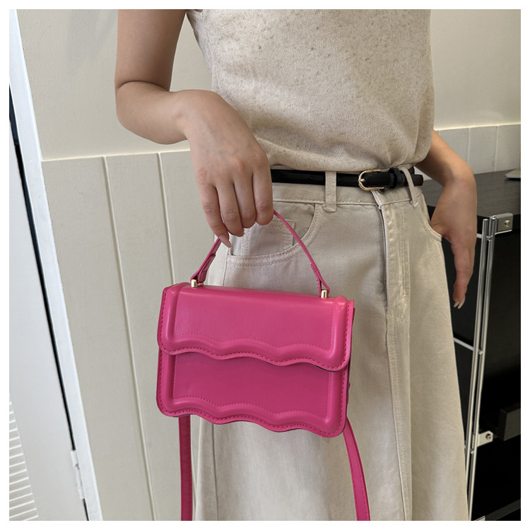 2023 neue Heiße Verkauf Geprägte Einfarbig Edition Mode Retro Casual Einfache Handheld Eine Schulter Umhängetasche Kleine Quadratische Tasche_voghion.com