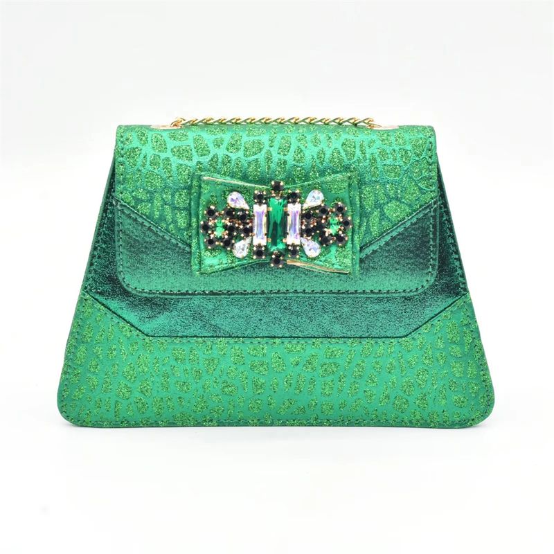 Dinnerparty mit Sandalen mit Schleife und Handtasche für jeden Tag_voghion.com