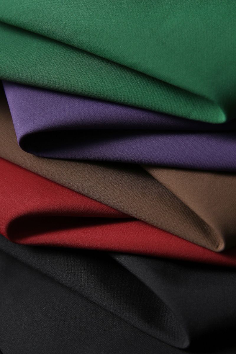Giacca softshell unisex - Giacca da esterno con cappuccio antivento e impermeabile per escursioni e avventure urbane (S-XXL, 6 colori)_voghion.com