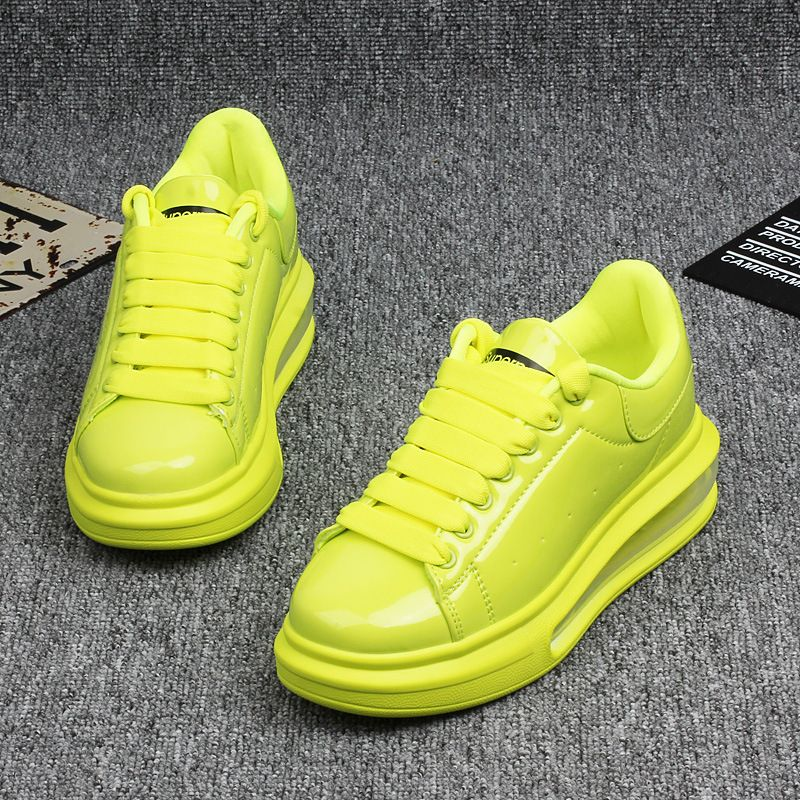 Scarpe piccole bianche in pelle verniciata Modelli da donna S Coppia Muffin con suola spessa Cuscino d'aria Fondo Skateboard Sport_voghion.com