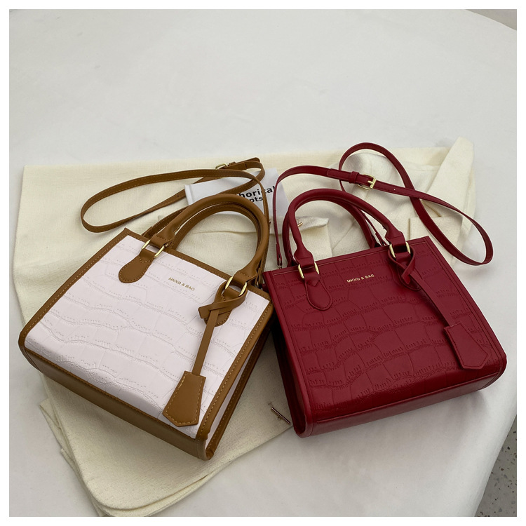 Sac fourre-tout Sac pour femme de grande capacité Nouveau sac à main Motif pierre en relief Europe et États-Unis Sac de banlieue à une épaule diagonale à la mode_voghion.com
